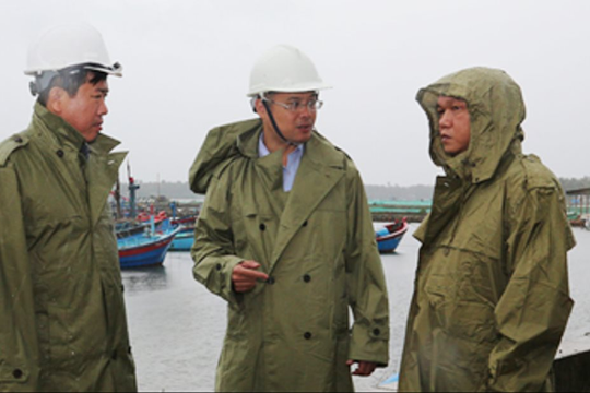 Phú Yên: Nhanh chóng di dời người dân tại vùng nguy hiểm đến nơi an toàn 