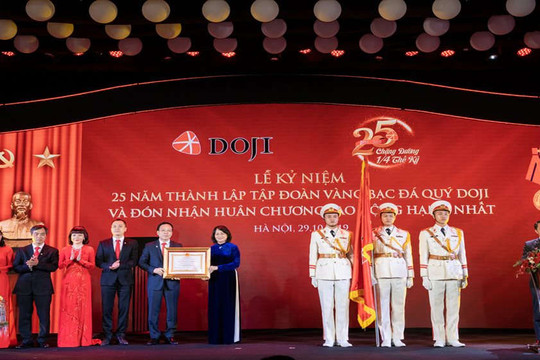 Tập đoàn DOJI đón nhận Huân chương Lao động hạng Nhất