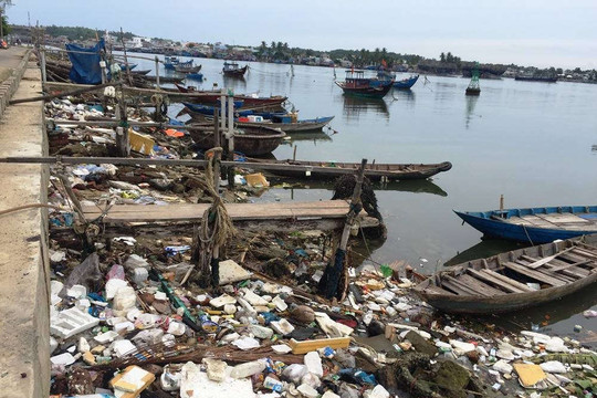 Đảo ngọc Tam Hải “ngập ngụa” trong rác thải