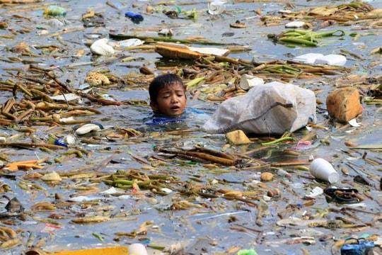 Tổng thống Philippines “hâm nóng” ý tưởng cấm nhựa