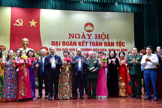 Thủ tướng Nguyễn Xuân Phúc dự ngày hội Đại đoàn kết tại Hà Nội