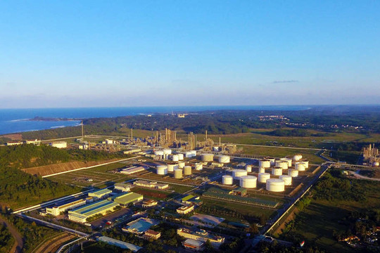Sản xuất Xăng dầu ở NMLD Dung Quất với công nghệ khép kín, hiện đại