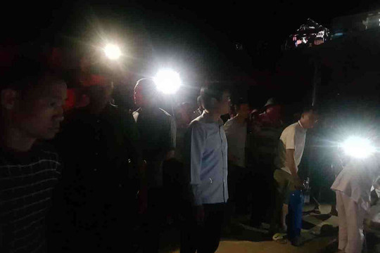 Quảng Ninh: Xe tải chở đất đè sập nhà tạm, khiến 2 người tử vong