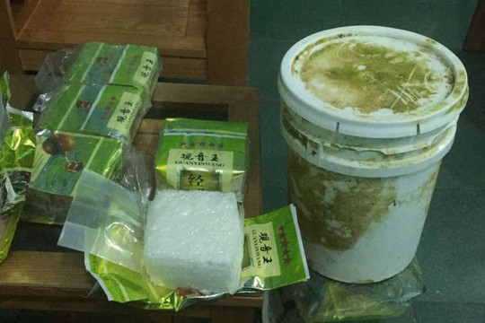Nghi vấn phát hiện ma túy trong thùng nhựa trôi dạt trên bờ biển Quảng Trị
