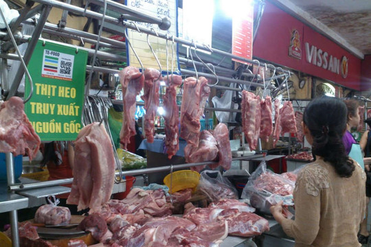 Thiếu 200.000 tấn thịt lợn, quản lý chặt đưa lợn qua biên giới