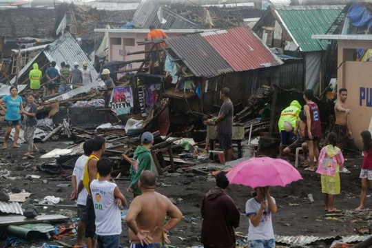 Bão Kammuri đổ bộ Philippines: Hàng trăm ngàn người sơ tán, giao thông trì trệ