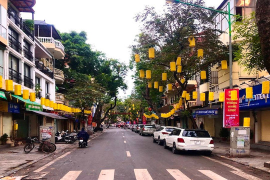 Đường phố Hà Nội vắng lặng ngày mùng 1 Tết