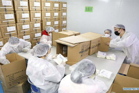 Trung Quốc: Công ty sản xuất khẩu trang ở Thẩm Dương tăng ca để đảm bảo cung cấp đủ khẩu trang N95
