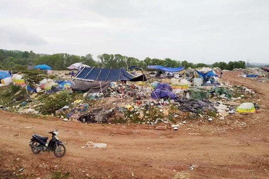 Bãi rác Đại Hiệp (Quảng Nam) quá tải gây ô nhiễm, dân chặn xe đêm ngày