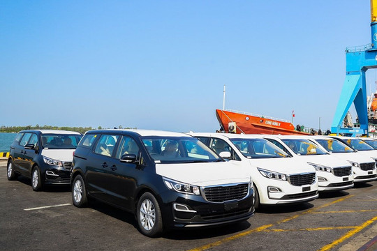 Thaco xuất khẩu 40 xe du lịch Kia Grand Carnival sang Thái Lan