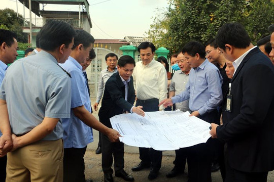 Bộ trưởng Bộ GTVT Nguyễn Văn Thể kiểm tra thực địa Dự án Nâng cấp, mở rộng Cảng hàng không Điện Biên
