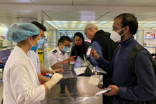 Thực hiện khai báo y tế bắt buộc mọi hành khách nhập cảnh vào Việt Nam