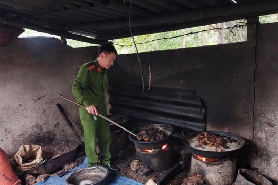 Hà Tĩnh bắt quả tang cơ sở chế biến mỡ bẩn