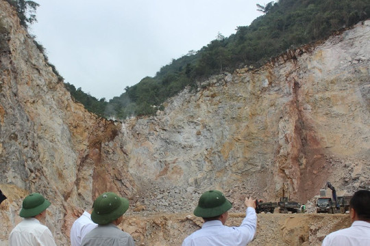 Xử phạt 530 triệu đồng 2 Cty khai thác đá, tước 1 Giấy phép khai thác tại Phù Yên, Sơn La
