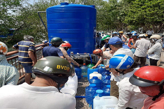 Tiếp tục hỗ trợ nguồn nước ngọt giúp người dân ở Bến Tre, Tiền Giang