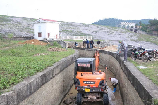 Quảng Ninh: Khẩn trương khắc phục sự cố sụt lún kênh chính Yên Lập