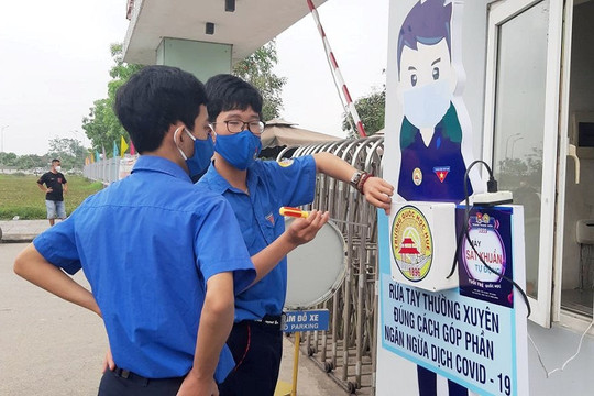 Máy rửa tay sát khuẩn tự động chống dịch Covid - 19 của hai học sinh xứ Huế