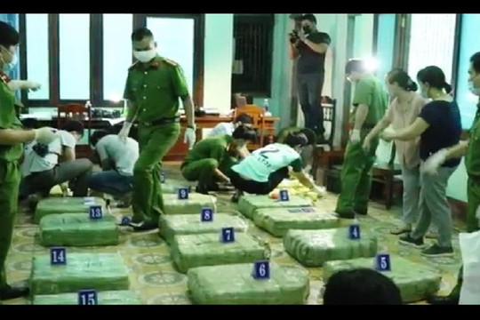 Quảng Bình: Bắt vụ vận chuyển hơn 300 kg ma túy đá