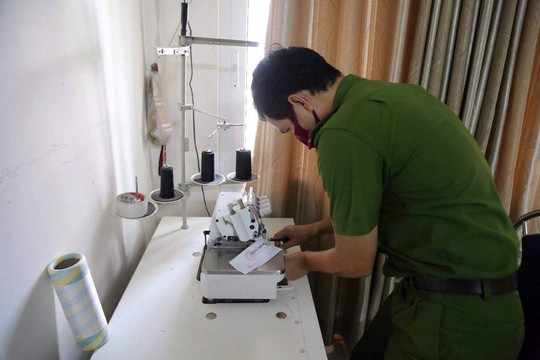 Đà Nẵng: Tạm giữ 3.000 khẩu trang của cơ sở sản xuất “chui”