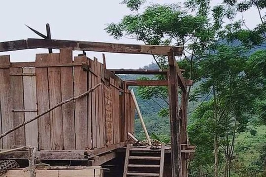 Nghệ An: Lốc xoáy “càn quét”, hàng trăm ngôi nhà bị hư hỏng