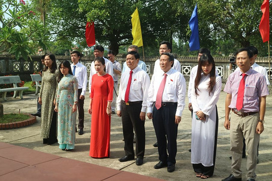 Quảng Trị: Đoàn đại biểu Quốc hội dâng hương, dâng hoa tưởng nhớ Chủ tịch Hồ Chí Minh