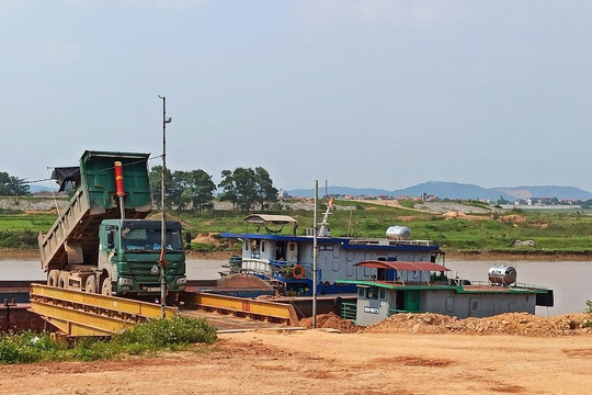 Lục Nam - Bắc Giang: Núp bóng “hạ cốt nền”, doanh nghiệp ồ ạt chở đất về xuôi
