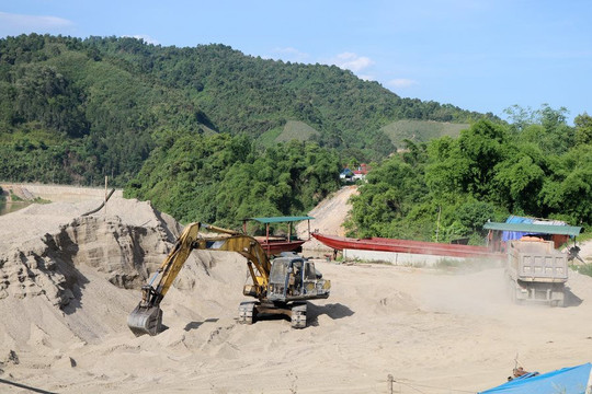 Lào Cai tăng cường quản lý cát sỏi và bờ bãi các dòng sông