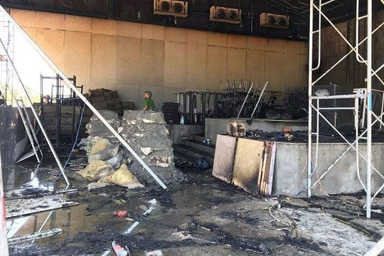 Quảng Ngãi: Quán bar bốc cháy sau tiếng nổ lớn, hàng chục công nhân tháo chạy