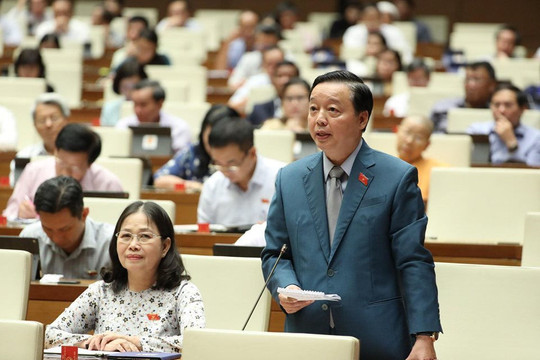Bộ trưởng Trần Hồng Hà giải trình các vấn đề đại biểu Quốc hội quan tâm liên quan đến lĩnh vực TN&MT