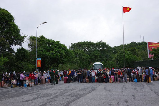 Điện Biên: Làm thủ tục nhập cảnh cho 1.044 du học sinh Lào vào Việt Nam qua Cửa khẩu Quốc tế Tây Trang