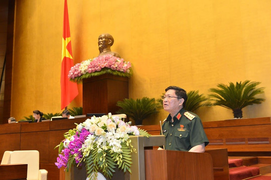 Bộ trưởng Bộ Quốc phòng giải trình làm rõ một số vấn đề đại biểu Quốc hội quan tâm về dự án Luật Biên phòng Việt Nam