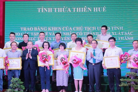 Phóng viên Báo TN&MT được Chủ tịch UBND tỉnh Thừa Thiên Huế tặng bằng khen