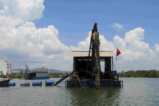 Bình Định: Vì sao dân phản đối Công ty Phú Hiệp hút cát tại cửa sông Hà Thanh? 