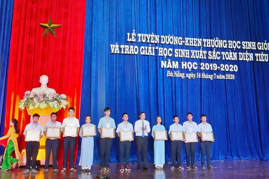 Đà Nẵng: Tuyên dương, khen thưởng 184 học sinh giỏi xuất sắc toàn diện năm học 2019 - 2020