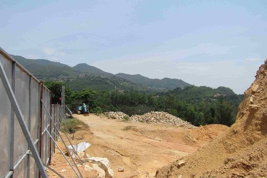Bình Định: Ban Quản lý Khu kinh tế có lạm quyền cho doanh nghiệp vận chuyển đất thừa?