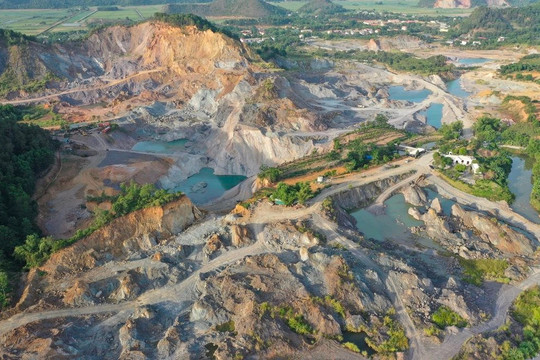 Tiếp bài mỏ đất treo 10 năm tại Ninh Bình: Cần xử lý nhóm đối tượng “rút ruột” tài nguyên