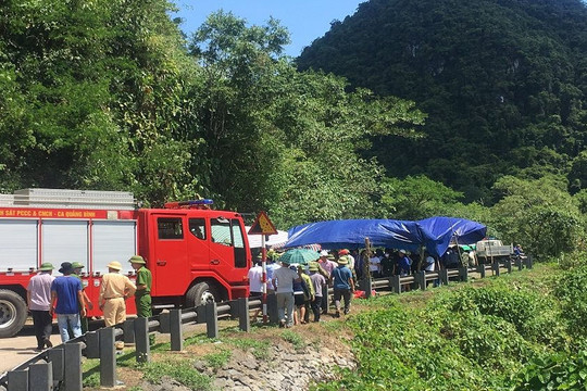 Khởi tố vụ án lật xe khách khiến 15 người tử vong tại Quảng Bình