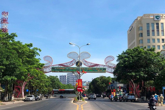 Quảng Bình: Lắp đặt trạm BTS đa năng, thân thiện môi trường tại thành phố Đồng Hới