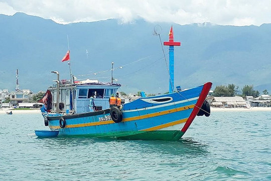 Phát hiện 9 người dân đi thuyền từ Đà Nẵng ra Huế để trốn dịch COVID