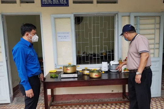 Đà Nẵng: Hỗ trợ nhu yếu phẩm cho sinh viên đang giãn cách tại các ký túc xá