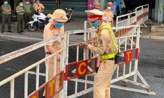 Liên tiếp phát hiện nhiều người vi phạm quy định cách ly xã hội ở Đà Nẵng