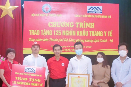 Tập đoàn Minh Trí tặng 125.000 khẩu trang y tế cho Đà Nẵng để phòng, chống dịch Covid-19