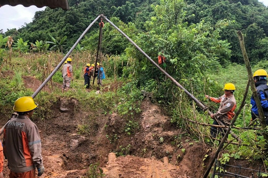 Khôi phục cấp điện trở lại cho gần 3.000 khách hàng tại Sơn La gặp sự cố do mưa lũ