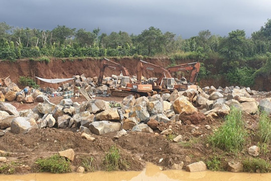 Đắk Nông: Nhiều trường hợp bất chấp “lệnh cấm” vẫn khai thác đá cây