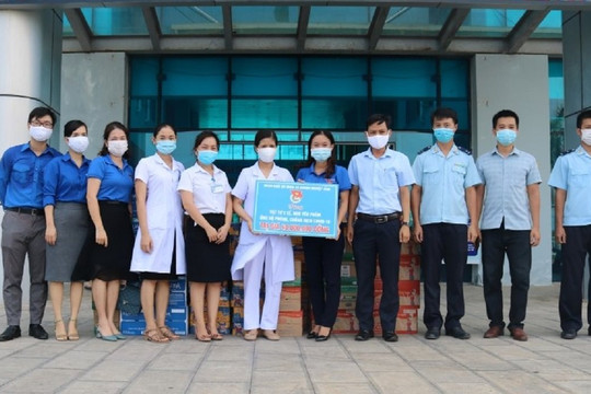 Trao hỗ trợ hơn 60 triệu đồng phòng, chống dịch Covid-19 cho ngành Y tế Quảng Trị