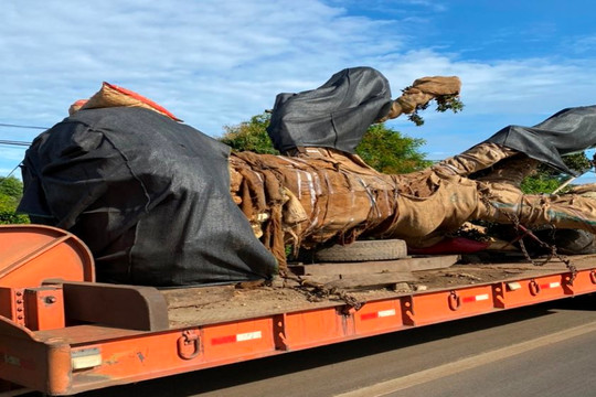 Đắk Nông: Bắt giữ xe đầu kéo chở “cây khủng” vượt quốc lộ 14