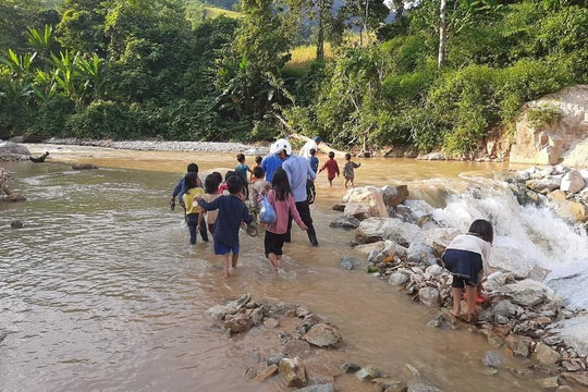 Lai Châu: 3 cháu nhỏ bị đuối nước tử vong khi đi câu cá 
