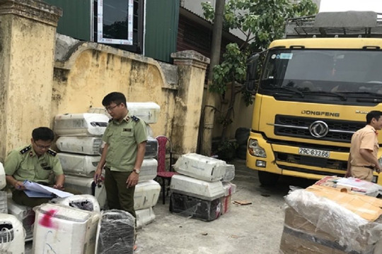 Thanh Hóa: Bắt giữ xe tải chở số lượng lớn đồ dân dụng không có giấy tờ hợp lệ