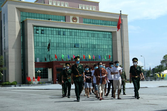 Trao trả 113 công dân Trung Quốc qua Cửa khẩu Quốc tế Lào Cai