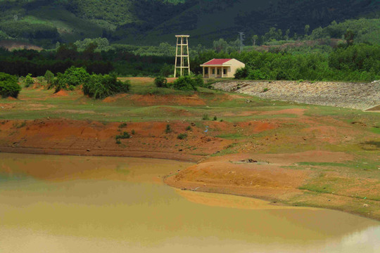 Bình Định: Yêu cầu doanh nghiệp ngừng khai thác đất để đảm bảo an toàn đập hồ Đại Sơn